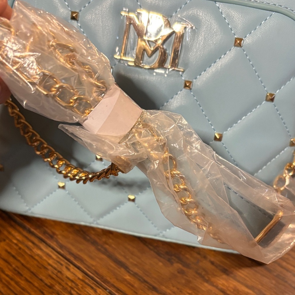 Badgley Mischka Light Blue Quilted Crossbody Bag - Picture 6 of 7